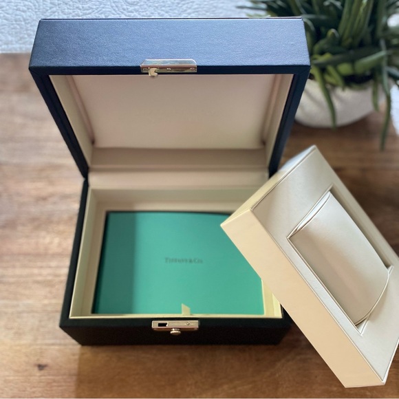 TIFFANY & CO. Black Leather Watch Jewelry Box - Picture 3 of 9